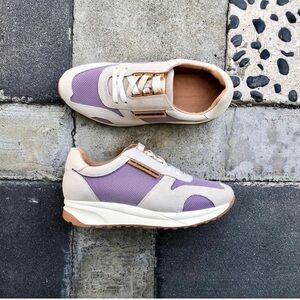 2000Never athletic‎ shoe/walking shoe. Awesome workmanship & high quality shoe .